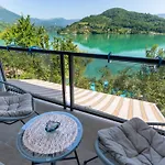 Vakantiehuis 'miris Ljeta' Cozy Lakefront Jablanica