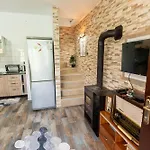 Vakantiehuis 'miris Ljeta' Cozy Lakefront *
