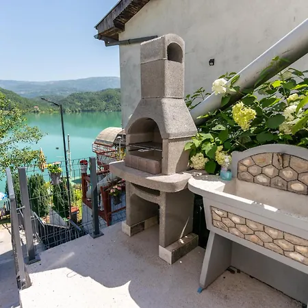 'miris Ljeta' Cozy Lakefront Holiday home *
