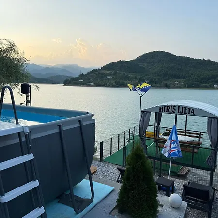 'miris Ljeta' Cozy Lakefront